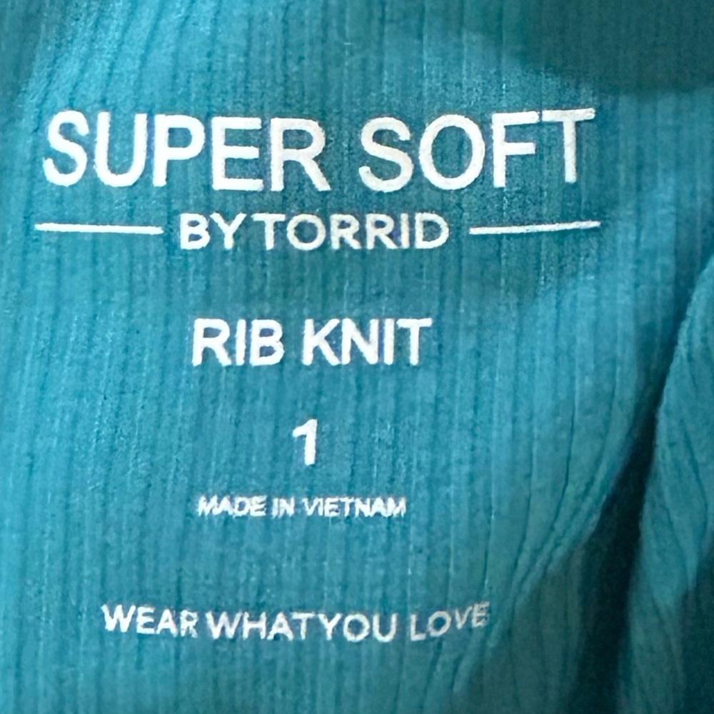 Torrid Tank - Picture 4 of 5